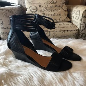 Woman’s wedge sandals